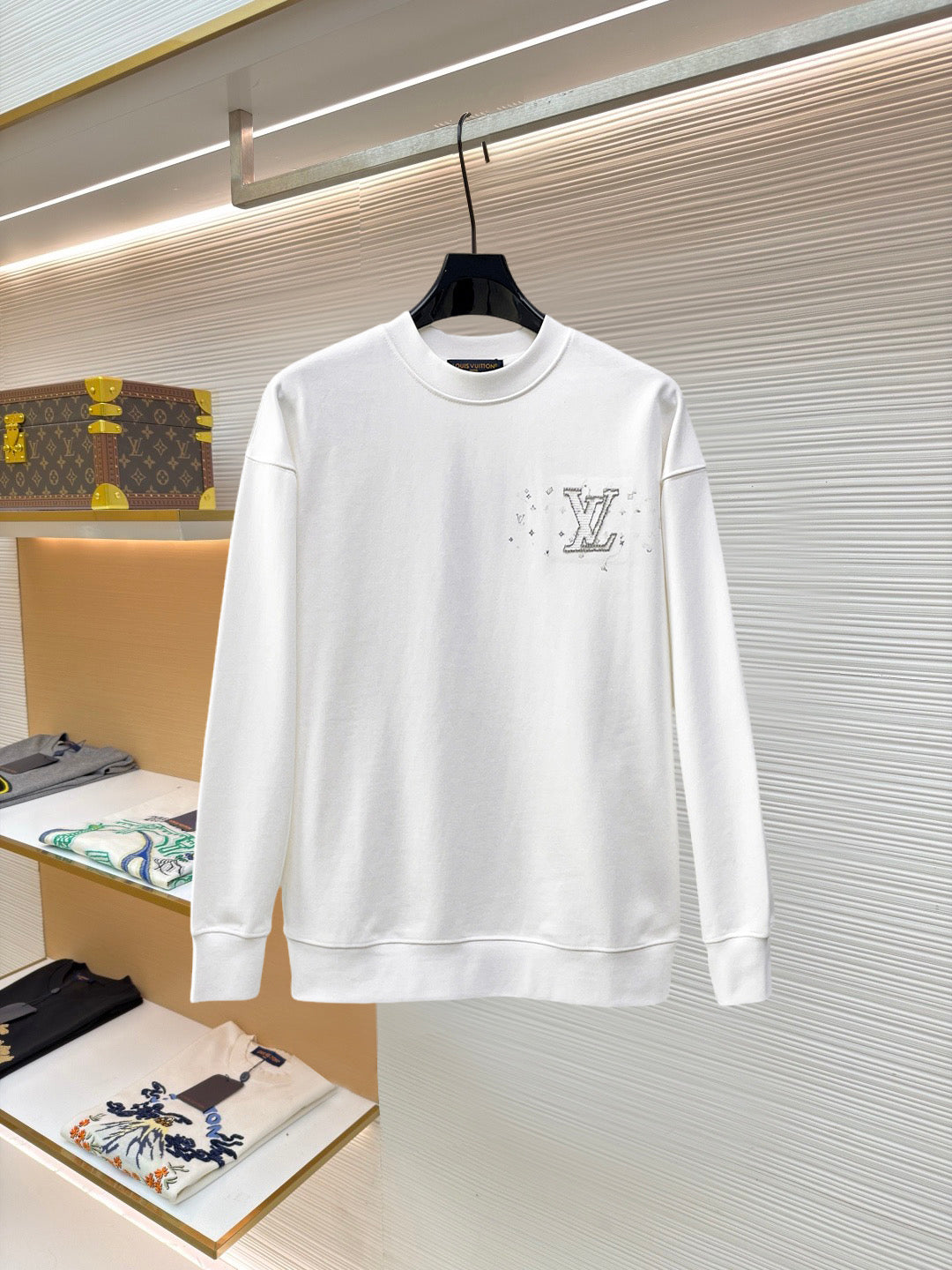 LV 26s Men Crewneck Sweatshirt Crystal LV Logo 715392