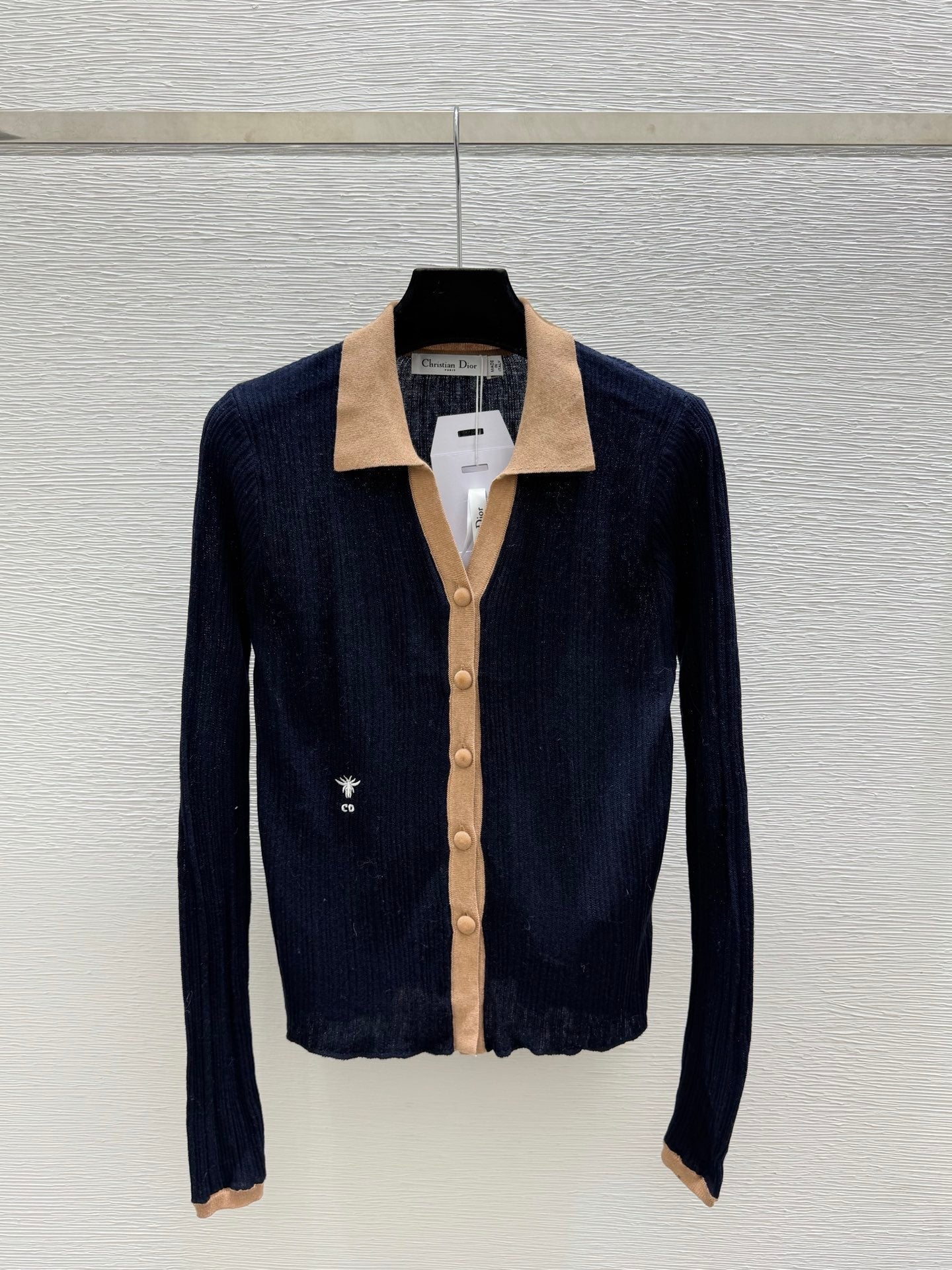 CD 26FW Ribbed-Knit Cardigan Contrast Camel Collar Covered Buttons Bee Embroidery 313314