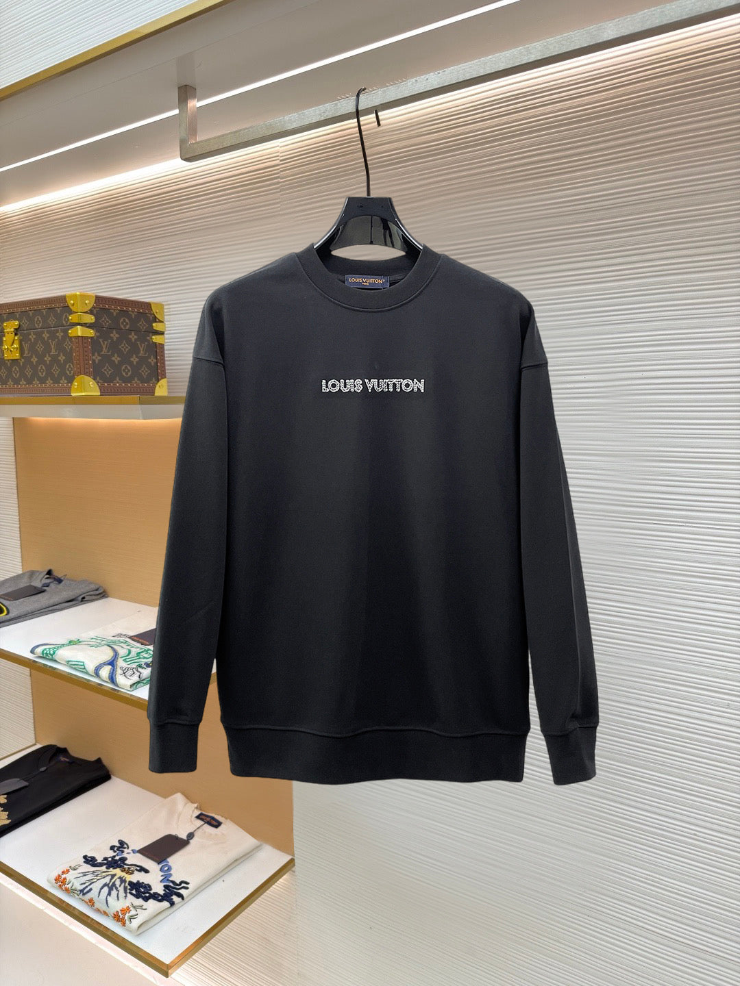 LV 26s Men Crewneck Sweatshirt Crystal Logo 684205