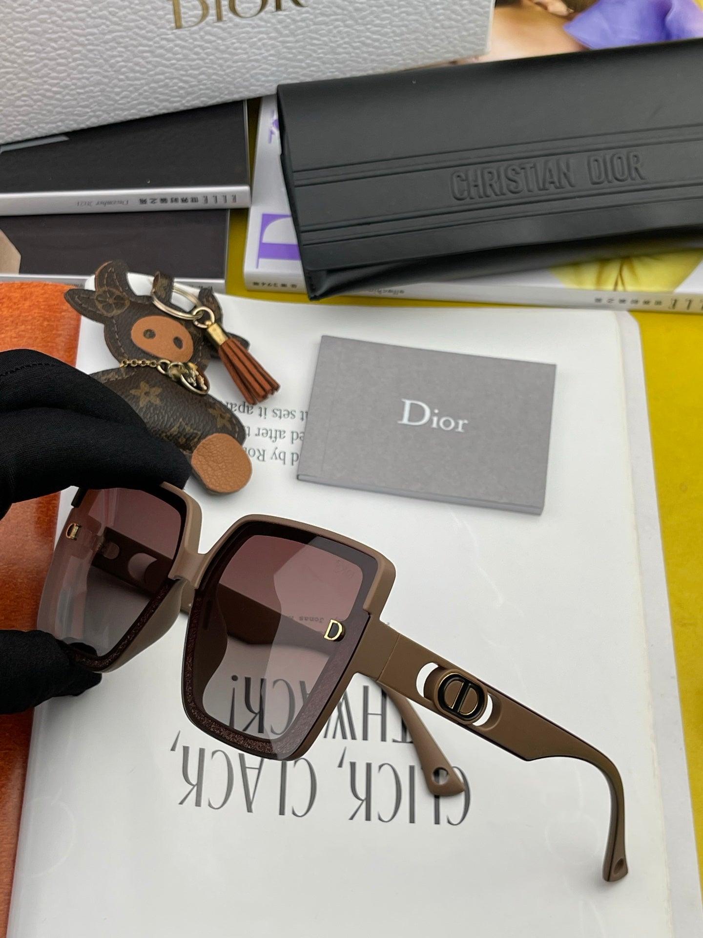 MONTAIGNE SQUARE SUNGLASS CD7129 IN ACETATE