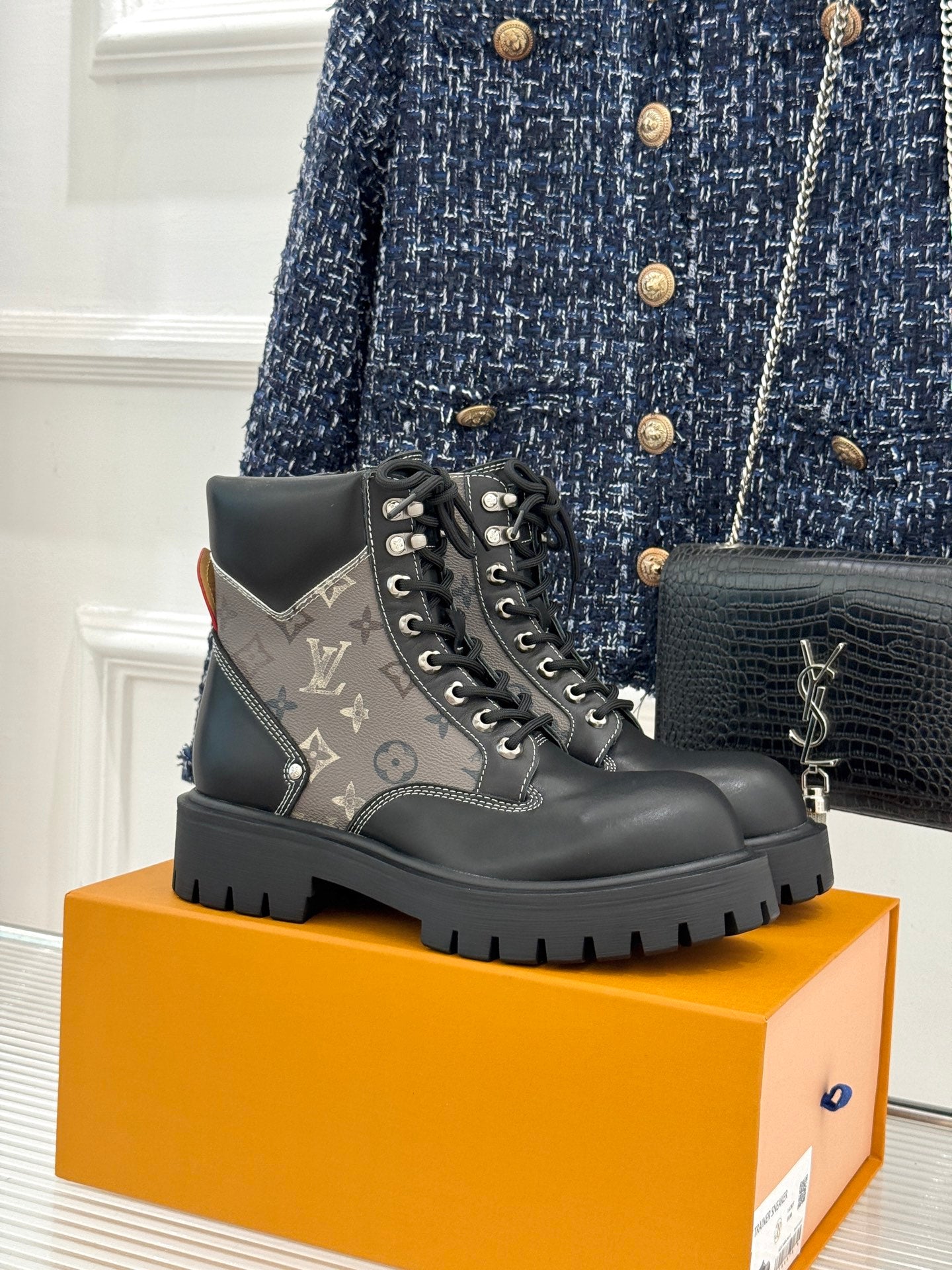 LV 26s Territory Boots Flat Leather 174932