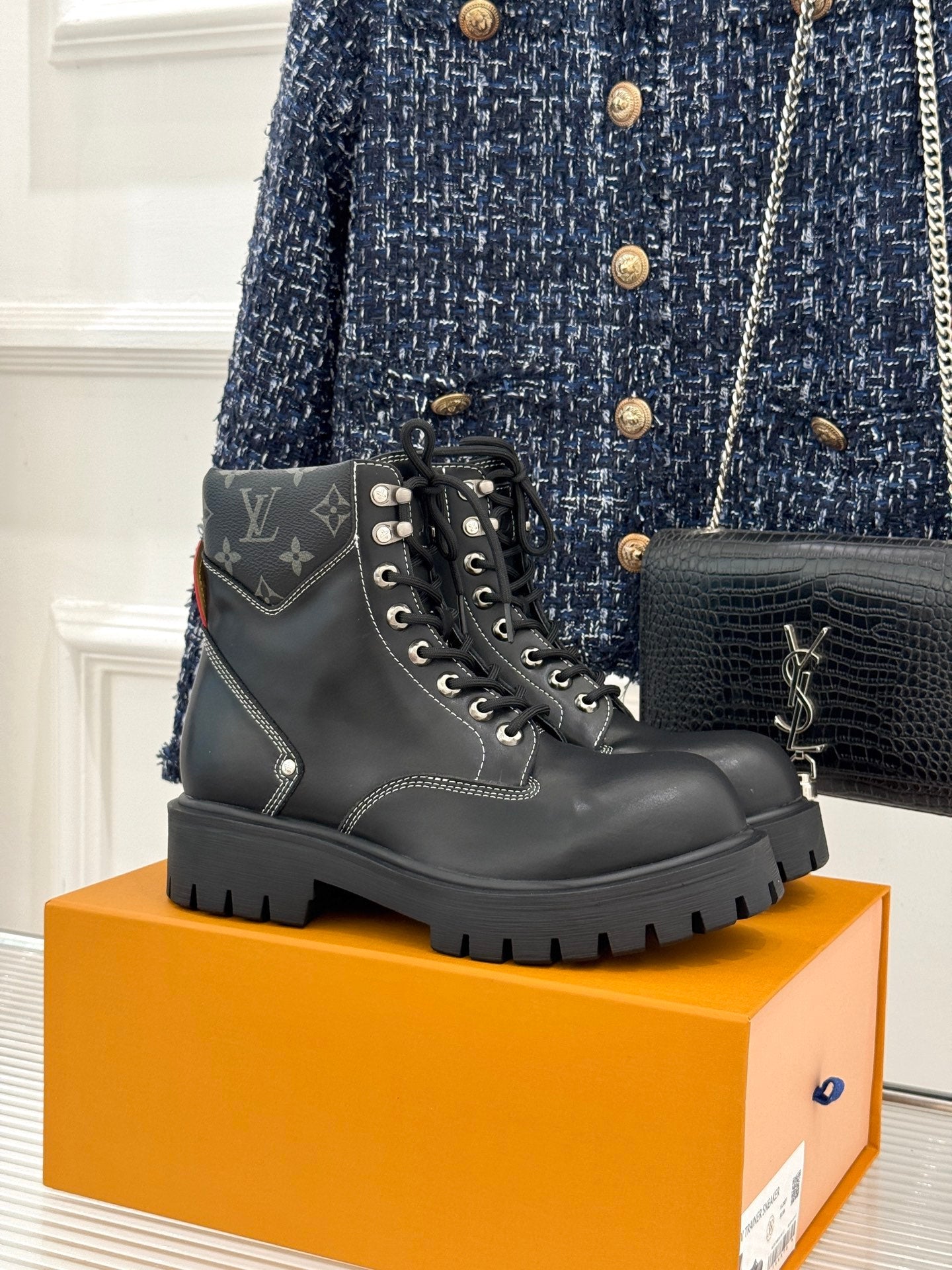 LV 26s Territory Boots Flat Leather 174932