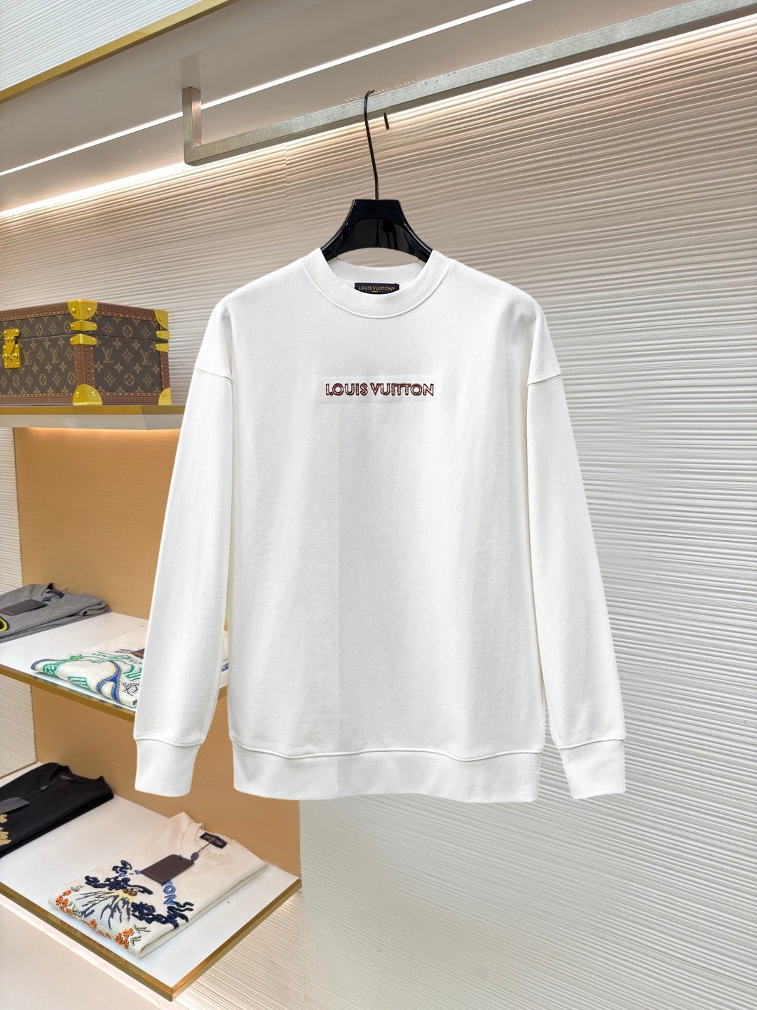 LV 26s Men Crewneck Sweatshirt Crystal Logo 684205