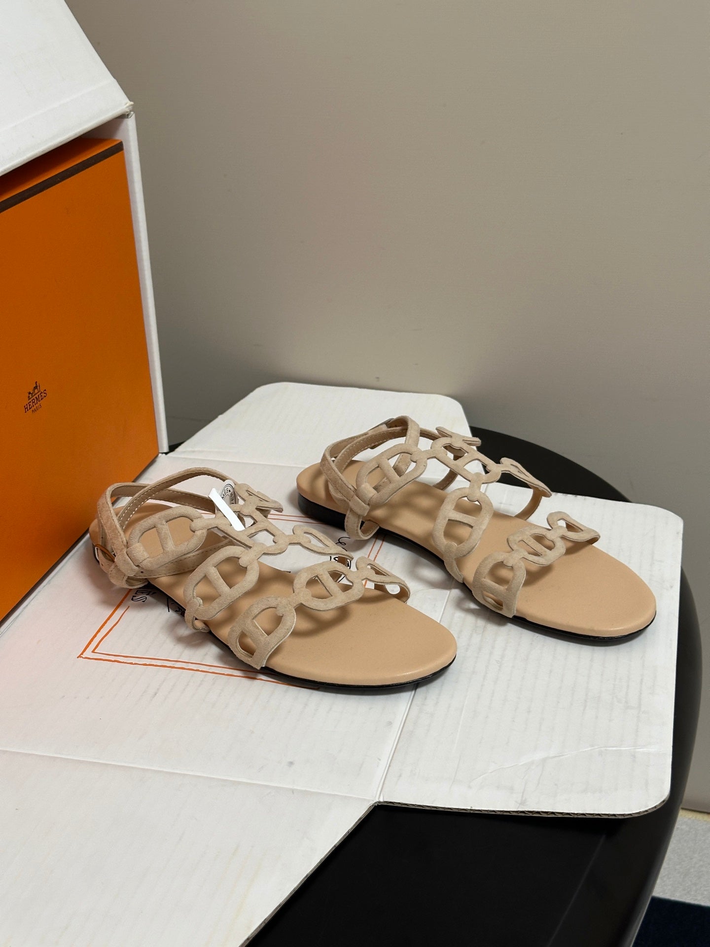 HM 26s Noumea Flat Sandals 0.5cm Leather 185833