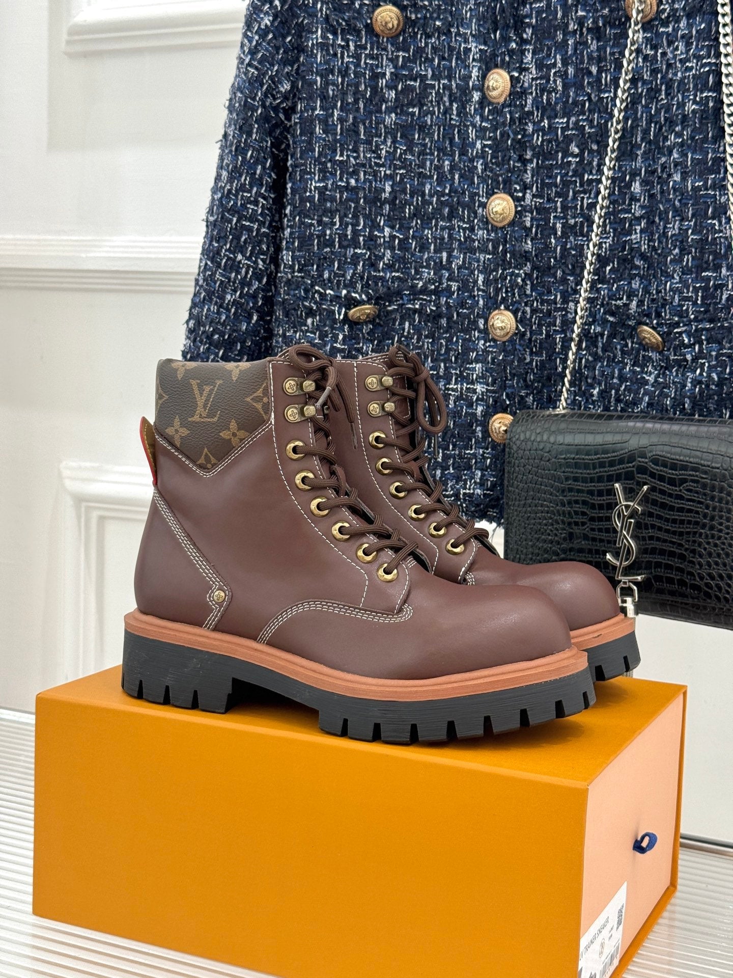 LV 26s Territory Boots Flat Leather 174932
